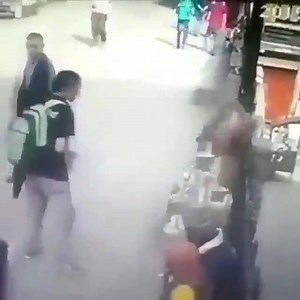 Monkey can also KO 😂🤭 instagram.com/d8mii/ | Street Knockouts