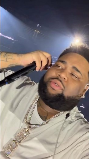 Rod wave on stage practicing before his concert