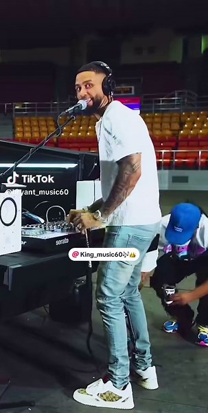 DJ Adony - Un Palo Ajeno