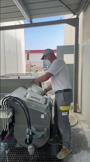 Même sur les chantiers, les gestes reviennent encore et encore ! #weber #façade