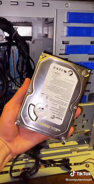 Building the Ultimate 2010 Gaming PC feat. Liquid Cooling 💧🔥😈