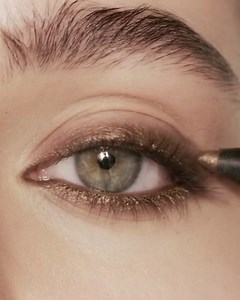 Satin Kajal Liner in Bronze: Victoria Beckham’s smooth secret to her glammed-up but fuss-free everyday eye. Clean Beauty, Luxury Performance | Victoria Beckham Beauty