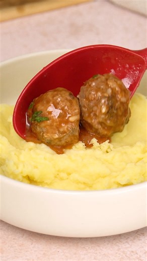 Porcupine Meatballs – tender beef meatballs with rice “quills,” baked in tomato sauce until saucy, cozy, and totally nostalgic. Recipe link in comments 👇 | JoCooks