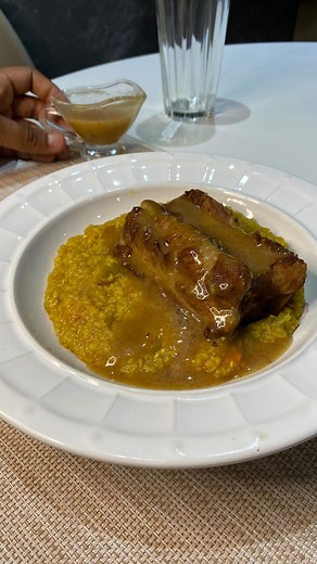 Vini Tomé | Rangotapronto on Instagram: "Costelinha suína e canjiquinha #costelinhasuina #costela #costelasuina #costeladeporco #canjiquinha #canjiquinhacomcostelinha #receitabarata #receitafacil #receitabarata #receitarapida #food #rangotapronto #apetenda #apemrv #apedecorado #apepequeno #cozinhapequena #cozinhadeape"