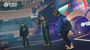 Kami yun boy! 🎤🔥🎶 Loonie , Abra and Malupiton Official conquered the Honor of Kings Invitational S3 Grand Finals Stage last March 1, 2025! Watch their unforgettable Live Performance here! Tara HOK na! #HOK #HOKPH #Honorofkings #TaraHOK #HOKInvitationalS3 #Loonie #abra #malupiton #BARSdagulanSaHOKS3 | Honor of Kings