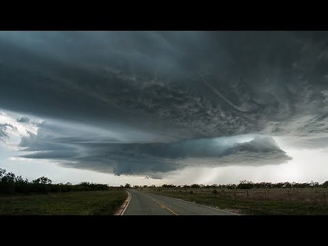 Evil Bat Wing Supercell, Tornado and Epic Lightning (w/ radar and commentary)