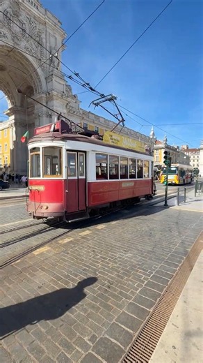 Lisbon Tramcar Tour Carris 12 Carros eléctricos de Lisboa Remodelado #tramspotting