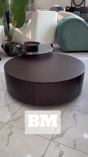 Alors voilà. On cherche longtemps une table basse moderne qui soit bien plus qu’un simple plateau. On veut une silhouette épurée, un design authentique. On parcourt des inspirations, on épluche les tendances… et on tombe sur Bertas Meubles. Là, c’est l’évidence. Leur modèle, avec ses lignes épurées et ses matériaux nobles, répond exactement à cette quête d’une esthéthique scandinave mêlée à une fonctionnalité absolue. Ce n’est pas qu’une question de look, c’est une question de cohérence pour un