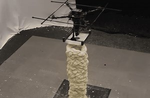 Des essaims de drones pour fabriquer des bâtiments en 3D ?