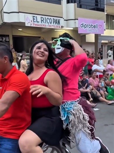 Funny Mimo Manta Desfile Compilation — Best Funny Moments