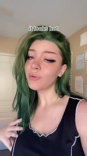 Trick or treat yo’self to 15% off with code HalloQueen15 😜🦇👻 @faith 🦋❤️ in #afphantomgreen and #afaquamarine 💚 #greenhair #greenhaircolor #hair