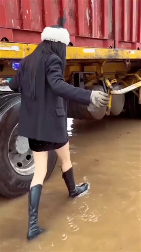 14K views · 285 reactions | her name is tao tao a stylish Chinese dump truck driver known for her amazing driving skills and confidence on the road,delivering loads of scrap to the yard #girlpower #stylishdriver #PowerInGrace #womenintrucking | lolamitangvlog | Facebook