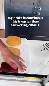 😮 #BVIRAL (@weecupcakes) Transforming cake slices into a gift ready sample box | Best Videos