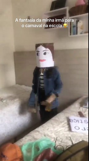 A fantasia da minha irmã para o dia de cosplay do carnaval da escola 😂 #roblox #robloxfyp