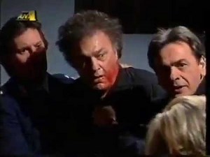 ΠΑΙΔΕΡΑΣΤΗΣ ΜΑΧΑΙΡΩΝΕΙ ΤΟΝ ΘΕΟΧΑΡΗ - ΚΑΛΗΜΕΡΑ ΖΩΗ