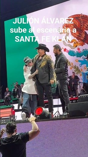 Julión Álvarez sube a Santa Fe Klan al escenario en el SoFi Stadium Los Ángeles #Julión #SantaFeKlan