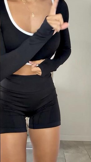 This Crop Gym Top Looks Stunning on Every Outfit