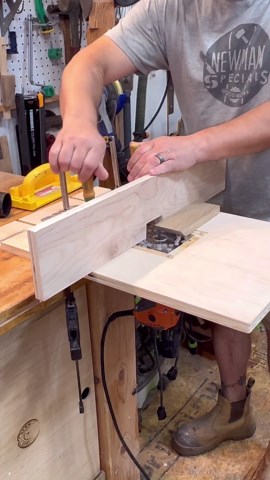 Portable router table with a fence and dust collection! #woodworking #diy #workshop