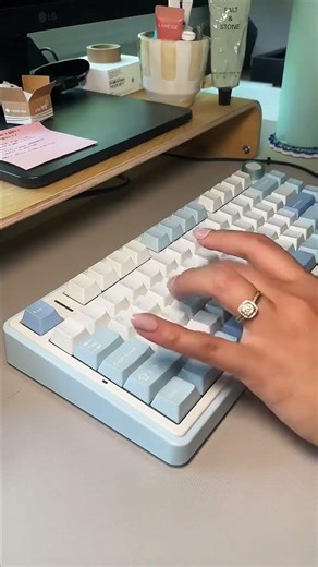 babys first mechanical keyboard!!! Im obsessed Epomaker... #Shorts #itseveyevev