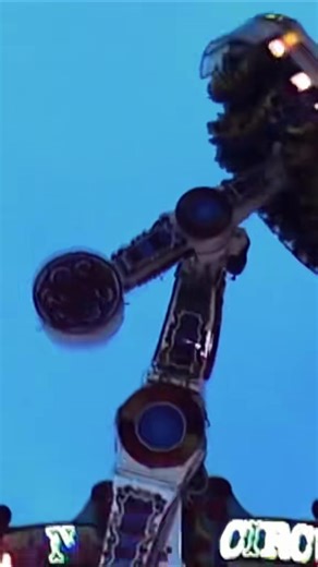 The Flying Circus was probably one of the most massive flat rides ever built. Although its uniqueness, it remains one of the most popular rides until today. Especially Germans will remember this beauty, since it travelled from 1997-2008 under German showman Barth, until it was sold to Hungarian Vidámpark where it operated until 2013. After this its remain stays uncertain. #kirmes #ride #funfairride #extremeride #flyingcircus Video by kirmesexpress: https://youtu.be/8urbvHKh13Y?si=GdSZjq7z-H3FJF-