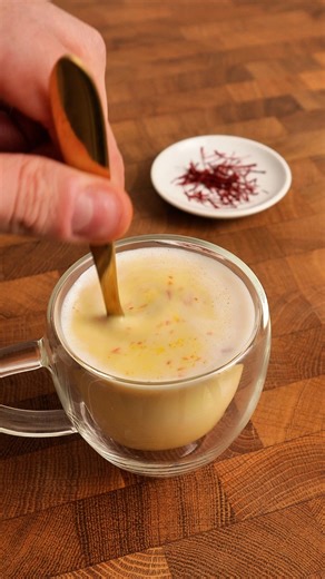 How much saffron to put in coffee? ☕️ As a general rule, we recommend 3-5 threads for a single cup of coffee. For a stronger taste, 8-10 threads is better 🌸 This may sound quite little, but it’s best to start small. Excessive use can quickly dominate the taste of the coffee and turn it too bitter. If you taste subtle floral, honeyed notes, great! That’s exactly what we’re aiming for! 💛 If you’re eager to try it now, don’t just toss your saffron threads directly into the coffee just yet. This w