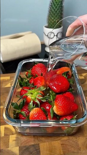 How to Clean Strawberries Properly 🍓