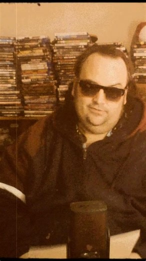 Exploring the Seinfeld finale and the last three episodes. What made them so memorable? Let's dive into the details and relive some classic moments. #Seinfeld #TVShows #Comedy #90sTV #FinalSeason | Binge-Watchers Podcast