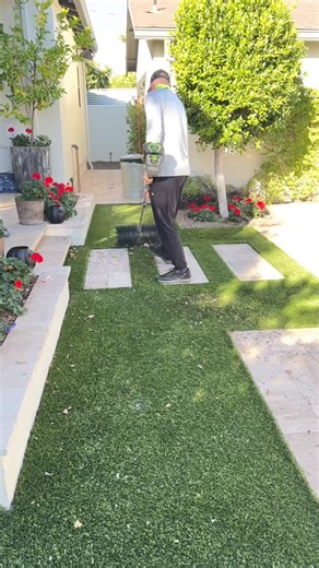 Kiwi Turf Cleaners on Instagram: "Prepping turf for parties🎉🥝✨"