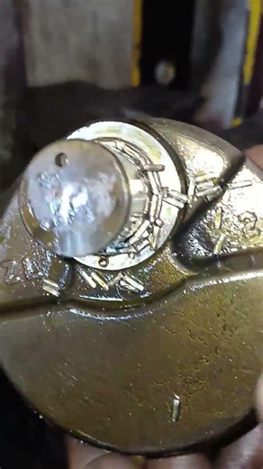 Crankshaft and bearing balls will be damaged. #method #modified #reels #repair #shortsfeed #ytshorts