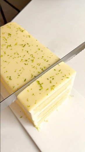 Will you try this lemon cream cake? #lemoncake