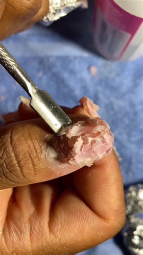 Comment enlever les faux ongles facilement