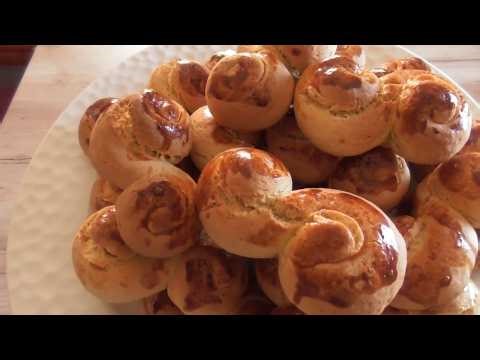 Πασχαλινά κουλουράκια! Μόνο με 2 αυγά. Εύκολη συνταγή χωρίς μίξερ! Με άρωμα και γεύση.