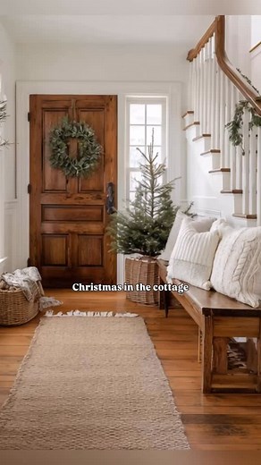 Christmas in a countryside cottage 💚 . . #cottage #cottagecoreaesthetic #cottagestyle #cottagelife #cottageliving #christmas #christmastime #christmasseason #vintage #vintagehome | Vintage Design Home
