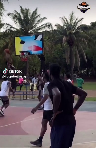This no look lob 🥶 Credit : VGC HOOPS #hoopdreamsng #dunk #lob