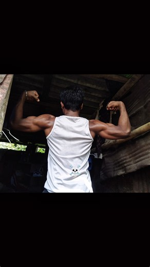 Back Muscle Flex 🔥💪 #gym #backworkout #shorts
