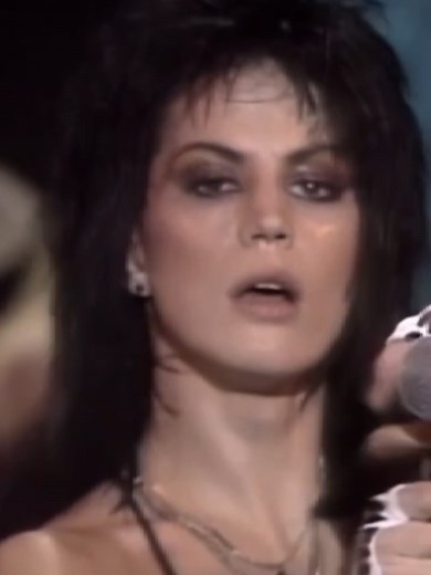 Joan Jett - Do You Wanna Touch Me Live Performance