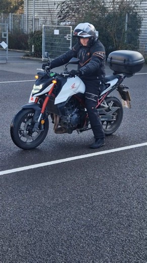 Passmasters Motorcycle Training on Instagram: "WHAT TO EXPECT ON YOUR MOD 1 TEST! Part four of our series at Uxbridge driving test centre where our instructor Andy demonstrates the seven exercises required to pass your Module 1 test. 4️⃣ The U-turn This exercise will put your slow riding to the test! You are required to make the U-turn: ✅️ Without crossing the white lines ✅️ Without putting your foot down ✅️ Without forgetting your lifesaver checks Tomorrow we will put the Mod 1 high speed manoe