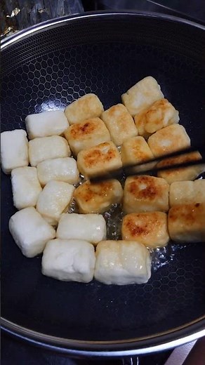 [Cooking] 100% guaranteed to be addictive: Deep-fried tofu with seaweed, salt, and butter. #EasyC...
