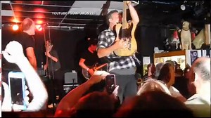 Bruce Springsteen's Surprise Club Concert Goes Viral