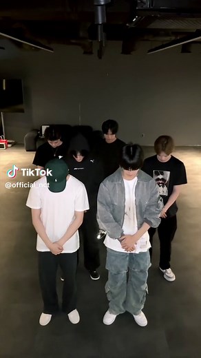 NCT 127 & NCT DREAM - Energizing Walk with Animals 🐯🐶🐻🐰🐬🐹