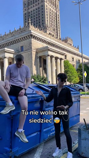 Zabawne momenty z siedzenia w nietypowych miejscach