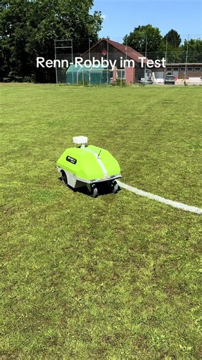 Markierungsroboter im Test. Ein tolles Gerät, aber nicht ganz günstig. Wie macht ihr die Platzmarkierungen? Schreib mal in die Kommentare. #dfb #fussball #burgwedel #kreisliga #roboter