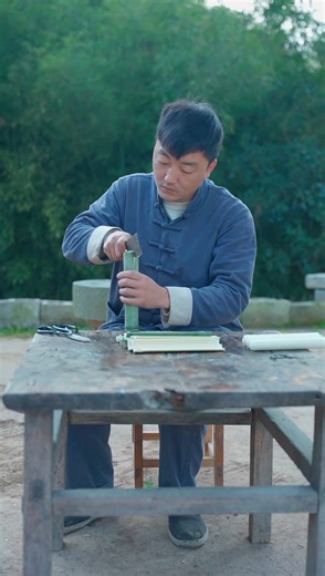 Step into history with me as we bring to life the candle-making techniques recorded in the ancient Tiangong Kaiwu! Using tallow tree seeds, just like our ancestors did, we melt, mold, and craft candles that shine with traditional wisdom and natural purity. Watch how simple seeds turn into warm light — a beautiful connection between past and present. #TrendingNow #ExploreMore #Craftsmanship #ViralPost #candlemaking #howtomakecandles | Funny monkey