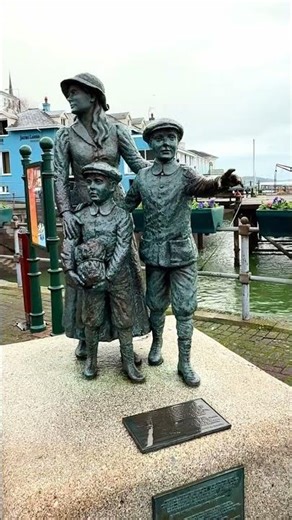 The Queentown story - Cobh Heritage Centre & Annie Moore Statue, the 1st U.S Irish Immigrant in 1892