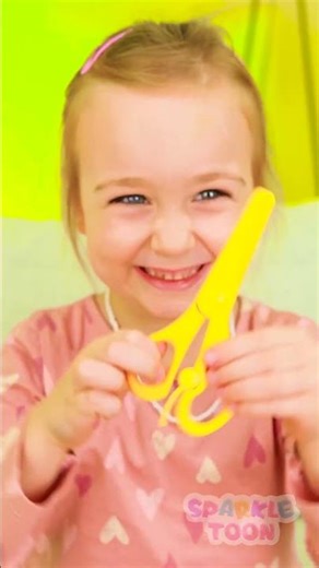 ✂️ Let’s Learn to Use Scissors the Right Way 😊 Safe and Fun! #Shorts #Lesson