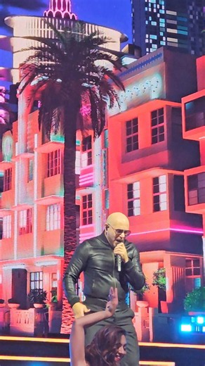 #concert #envivo #pitbull 🏨🔥 "We at the hotel, motel, Holiday Inn..." 🔥🏨