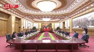 习近平同智利总统博里奇会谈