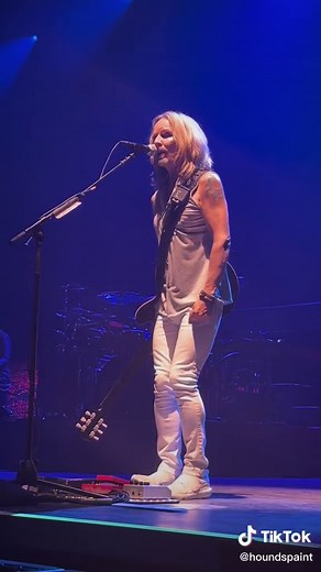 Tommy Shaw Performs Renegade by Styx