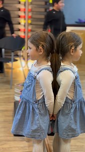 როცა შენი მამიკო ქორეოგრაფია და სხვა გოგონებს ეცეკვება 🤷🏻‍♀️ თინათინის სახე 🥺🤣💛 #ცეკვისსტუდიატაო #dancegrouptao #georgiandance #georgiandancers #dancers #dance | Georgian Dance Group ,,TAO"