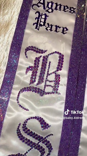 My nursing grad cap and stole by me🫀🩻 …………………………………………………………………………….. #fyp #graduatenurse #graduationcap #gradcapideas #decoratinggradcap #nursesoftiktok #medstudent #graduation #heartbeat #graduationstole #diy #ledlights #rhinestones